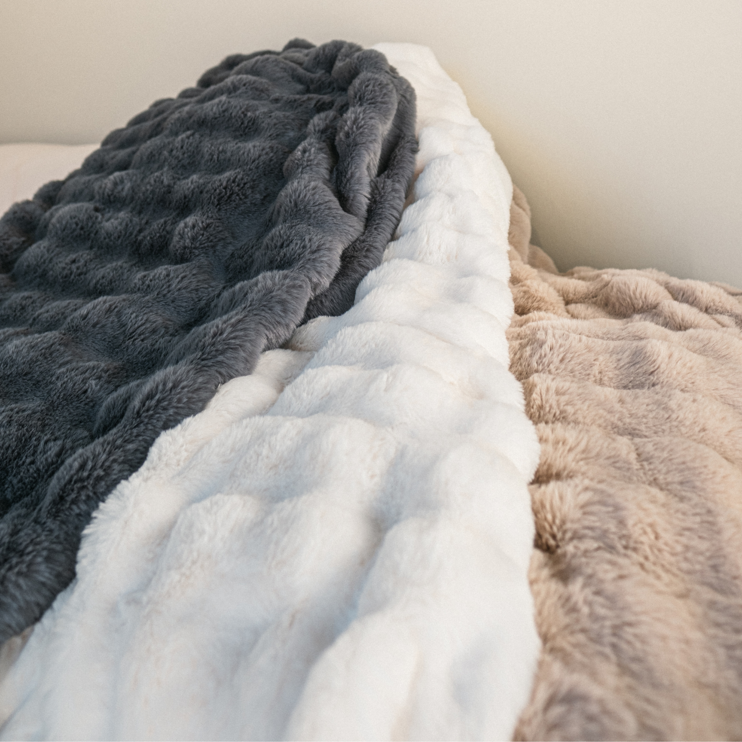 Capasa Alpine Faux Fur Blanket - Mario Capasa